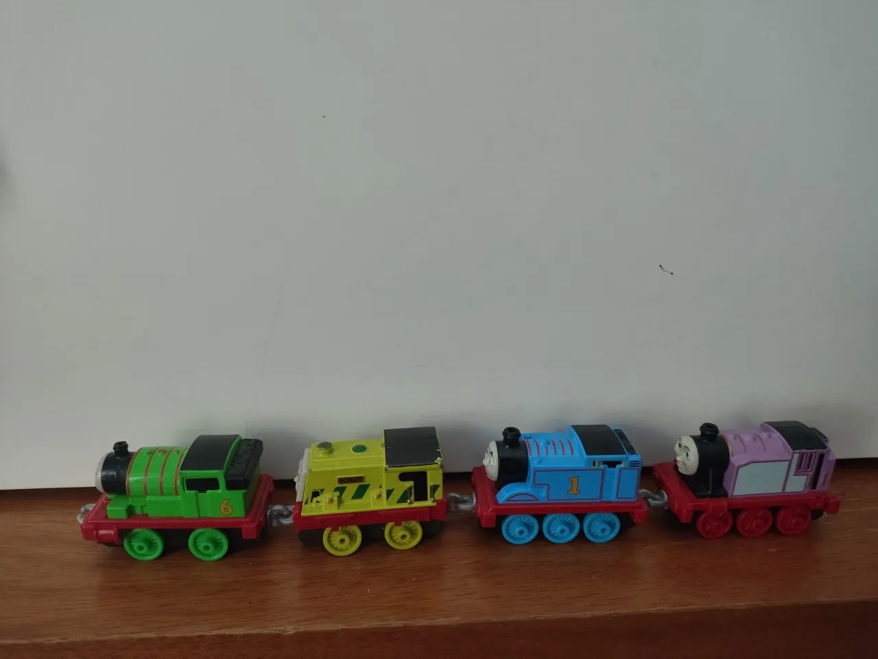 Lote com quatro miniaturas trem Thomas e seus amigos