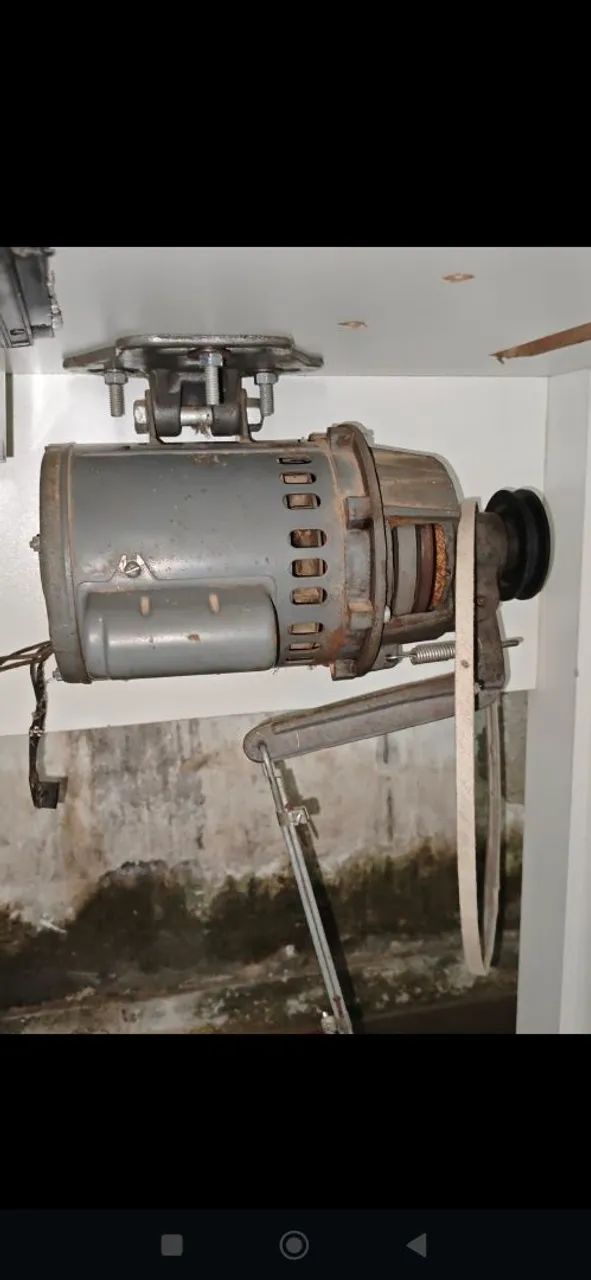 Motor industrial Máquina de costura com Mesa e pedal - funcionando  - Foto 2