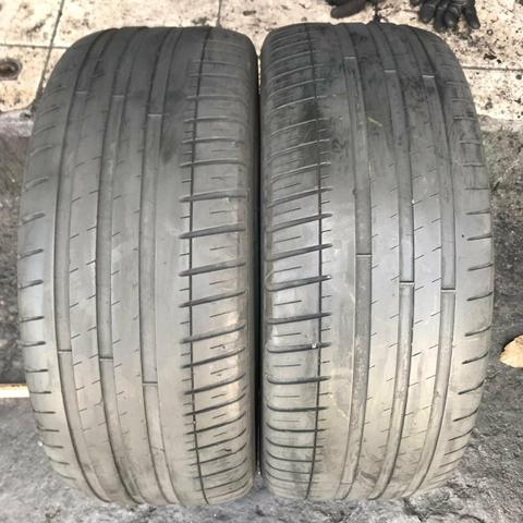 Pneus 235/45/17 Michelin meia vida (não são riscados)