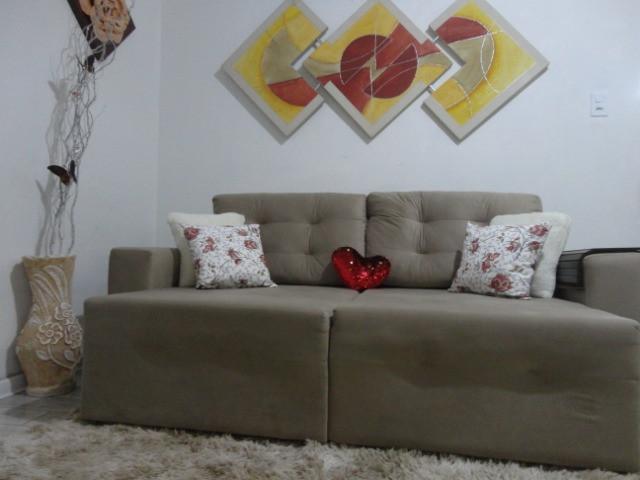 Sofá retrátil em suede creme 3 lugares seminovo!Viamão - Foto 4