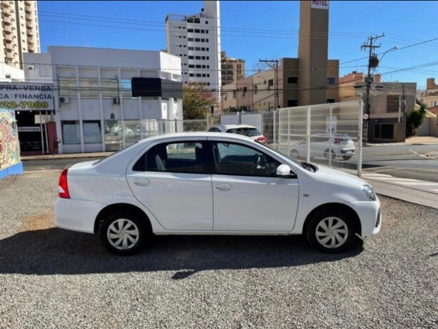 VENDO TOYOTA ETIOS 1.5 XLS FLEX 2017