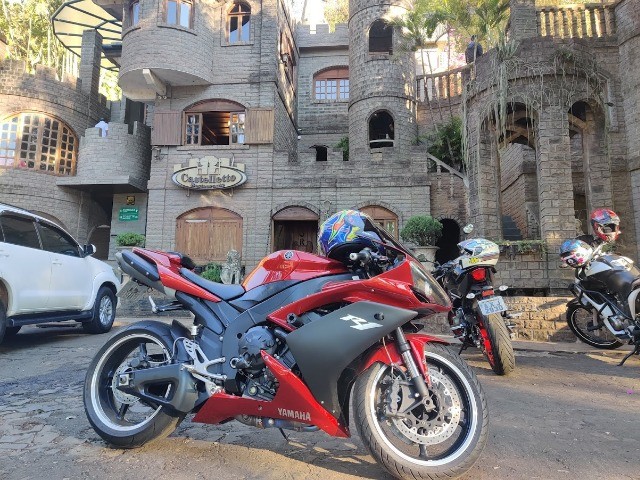 VENDO MOTO R1 2007 COM ACESSÓRIOS + EQUIPAMENTOS.