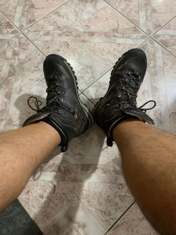 OPORTUNIDADE: Bota Trekking Quechua Trek900 seminova