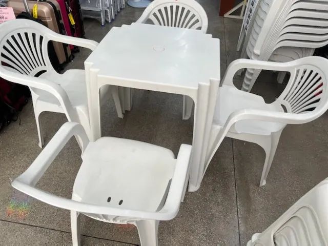 Jogo de mesa cadeira com braço branca nova pra bares partir de 181 R$ cada