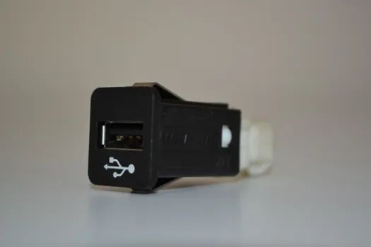Entrada Auxiliar Usb Painel Mercedes Benz 650 2011 2012 Orig - Foto 4