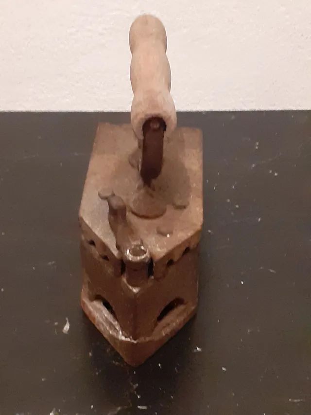 Ferro de Passar Roupas à Carvão Peça para Colecionadores  - Foto 2