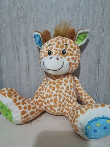 Girafinha de pelúcia 