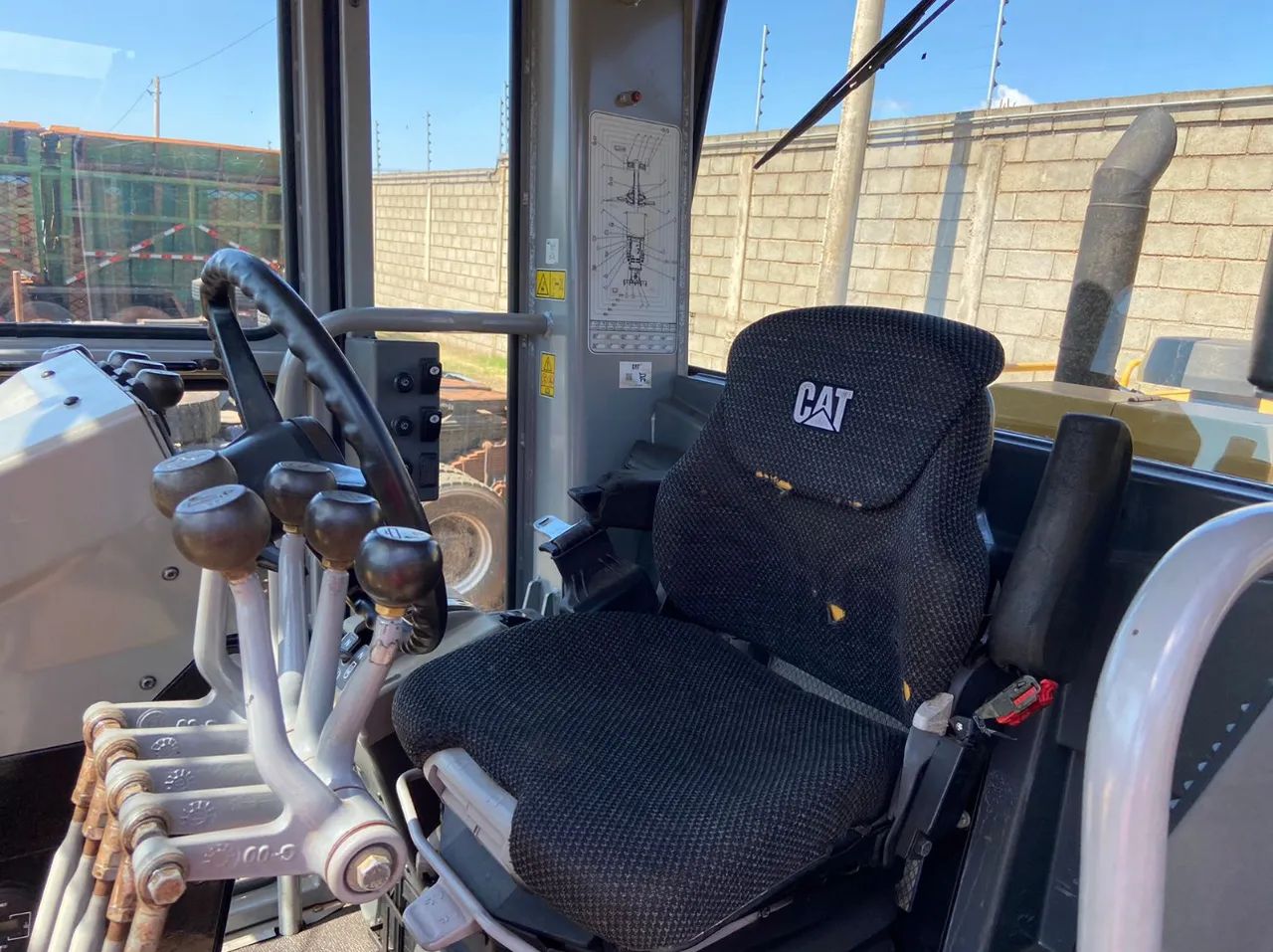 Motoniveladora Caterpillar 140K ano 2017 com 18.600 horas, em SP - Foto 4