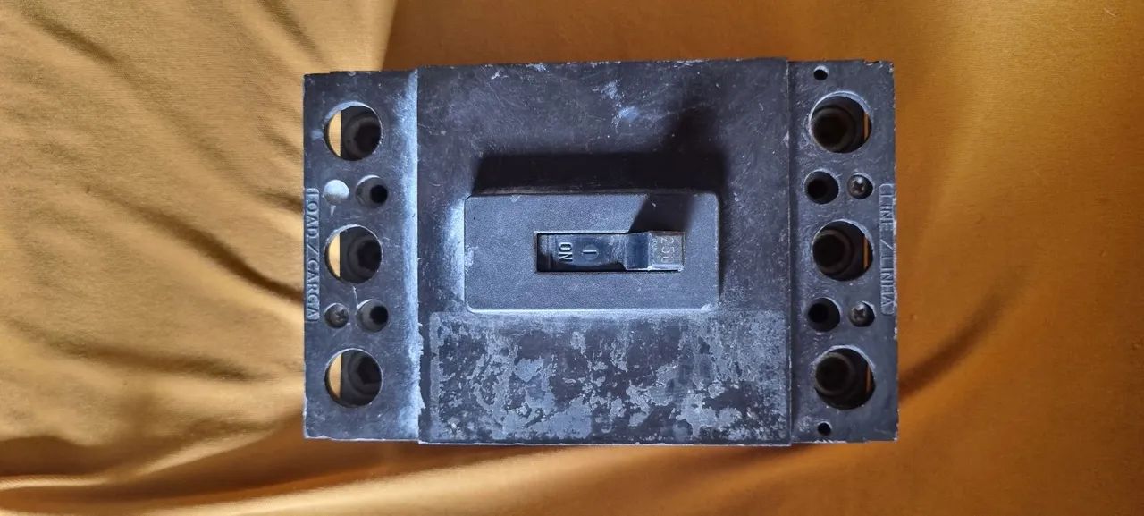 Disjuntor 250A caixa moldada