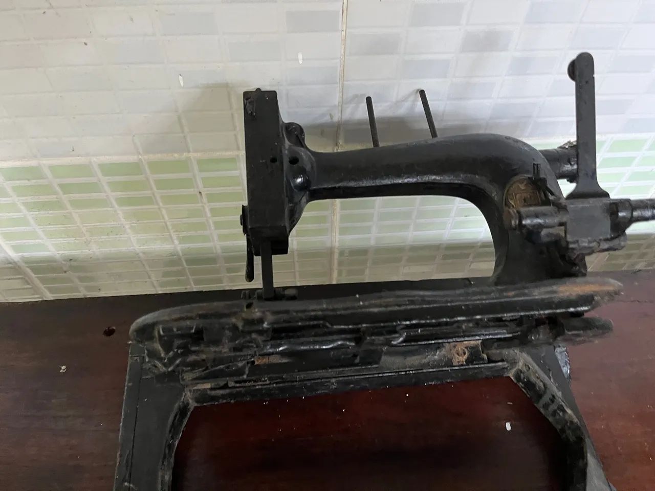 Máquina de costura antiga64520758105473124