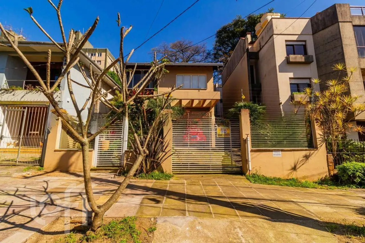 Casa à venda em Higienópolis com 200 m², 3 quartos, 1 suíte, 3 vagas
