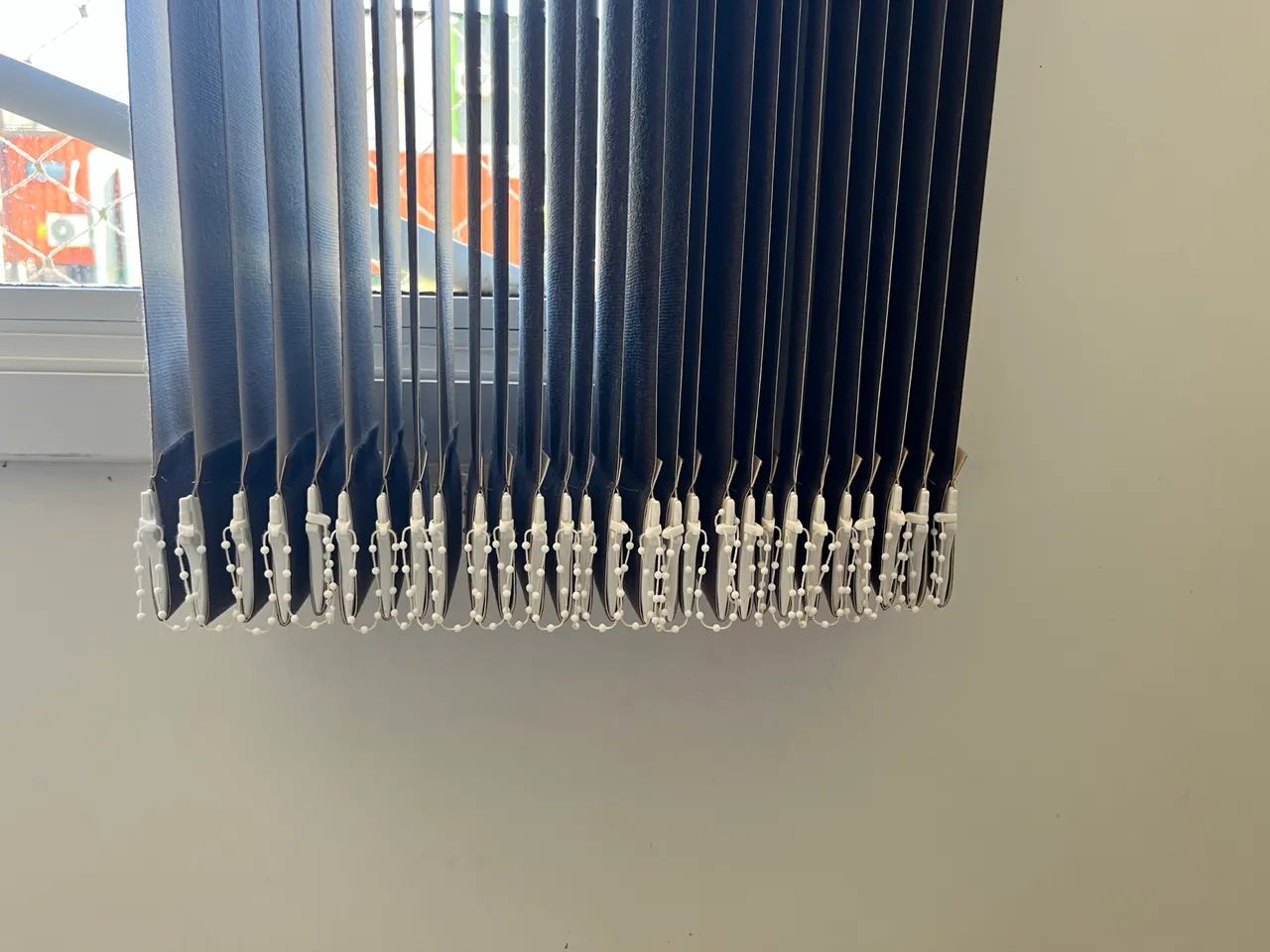 Persiana vertical marrom - excelente estado (quase nova) - Foto 3