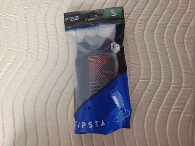 Caneleira Kipsta F180 tamanho S + meia