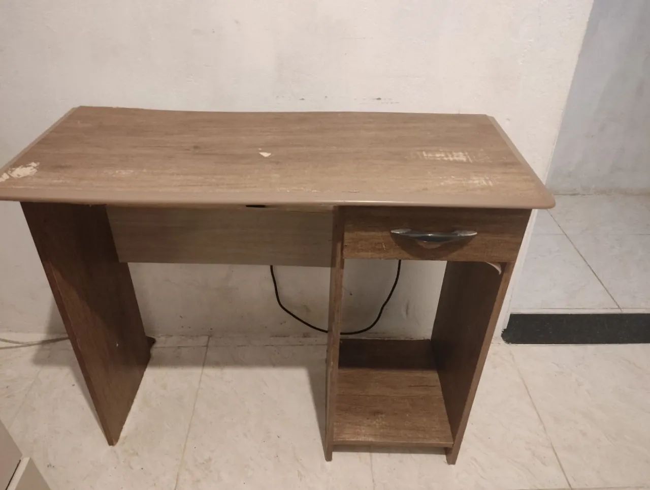 Mesa para computador em Madeira Reconstituída - Espaçosa e Funcional64166926816515120