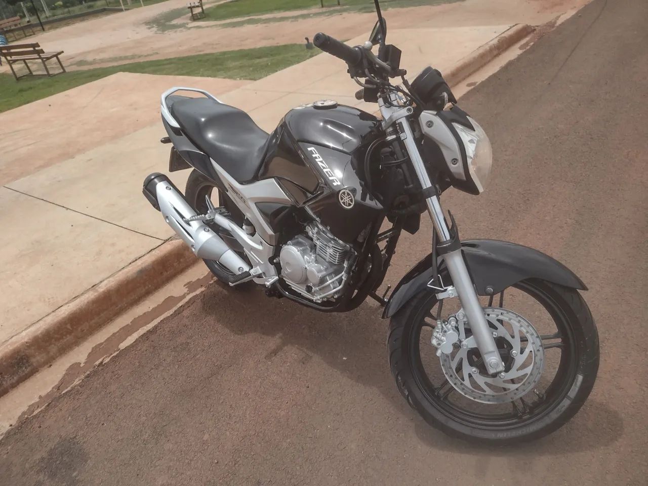 Moto Fazer 250cc - Preta - Ótimo estado - Foto 5