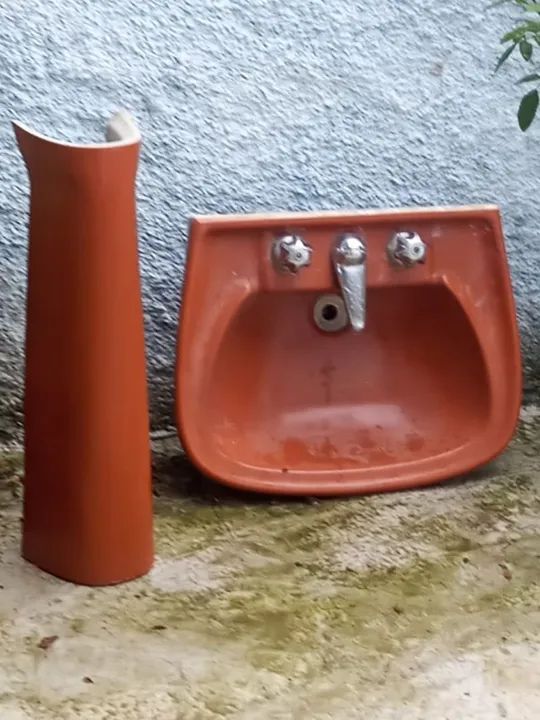 Cuba usada e Pedestal para banheiro em cerâmica