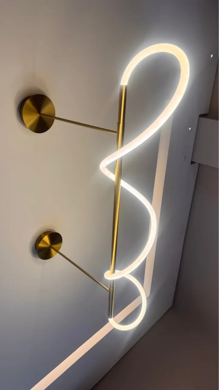 Luminária de parede moderna com design espiral