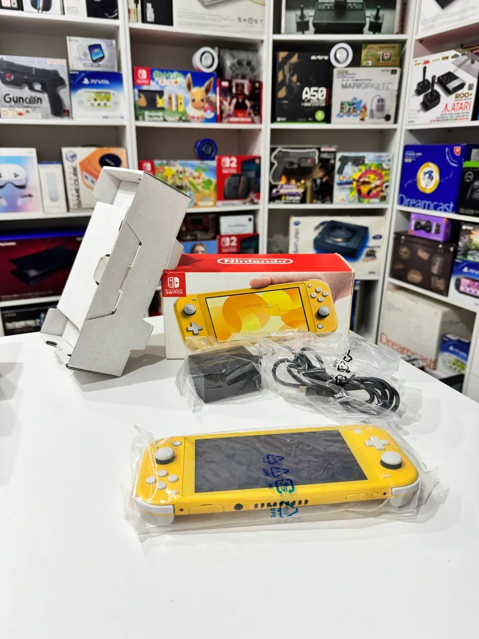 Vendo Nintendo Switch Lite Amarelo 256Gb Desblo Cheio de jogo