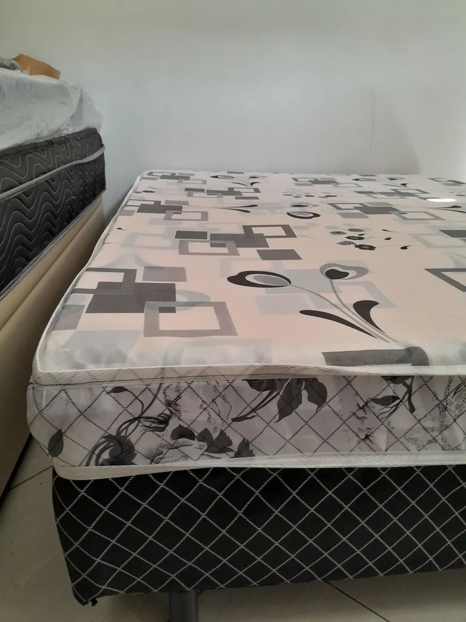 Cama Box Casal com Colchão - Novo $330 - Foto 3