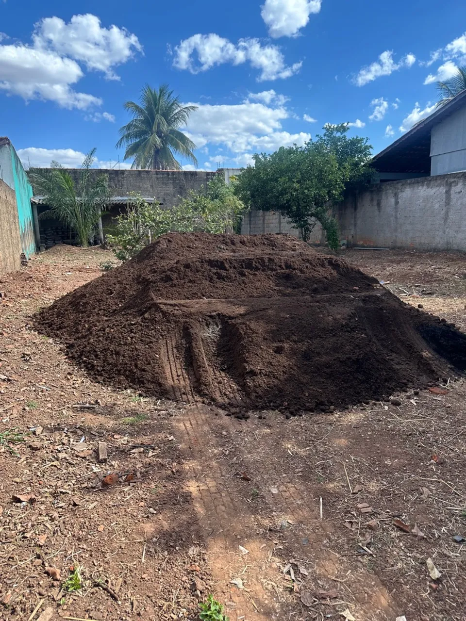 Terra preparada adubada para plantio
