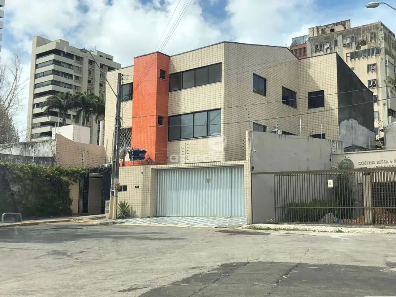 Oportunidade Única! Prédio Comercial com Excelente Estrutura e Localização Privilegiada!