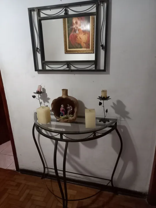 Aparador de Ferro com Tampo de Vidro