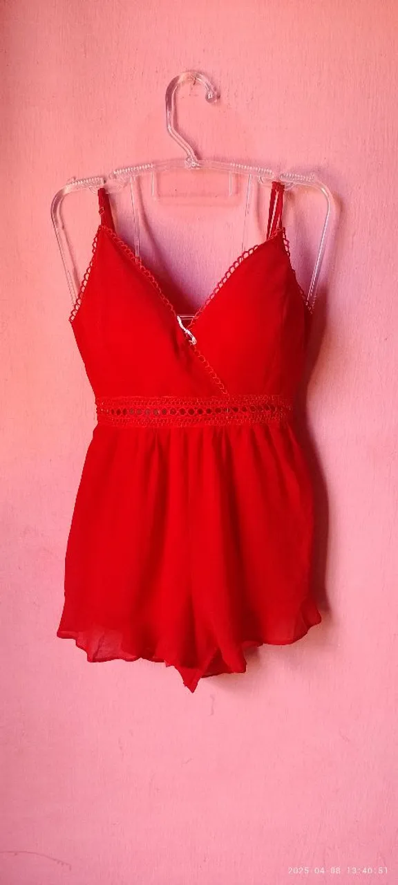 Macacão Vermelho de Alça Fina