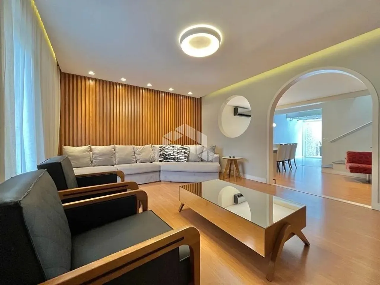 CASA 4 QUARTOS COM 4 VAGAS