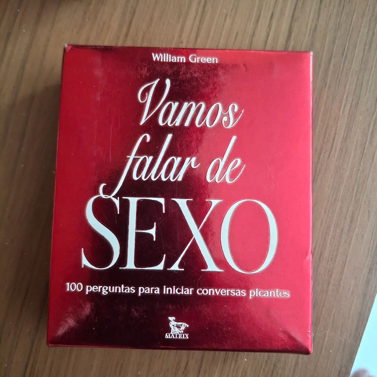 Livro em forma de caixinha tem 100 cartas [frete grátis]de perguntas. 