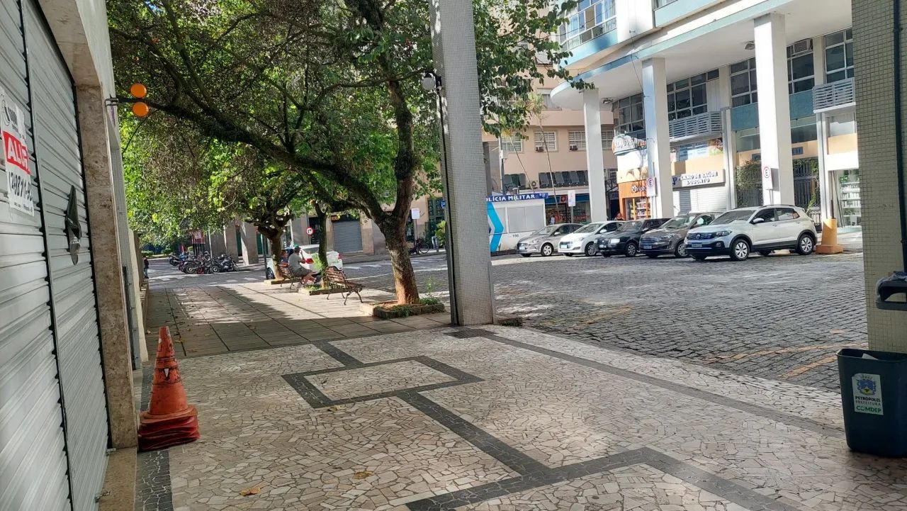 Loja Centro, ampla, 92 m² - excelente ponto comercial, início Rua IRmãos D'angelo - Petróp - Foto 3