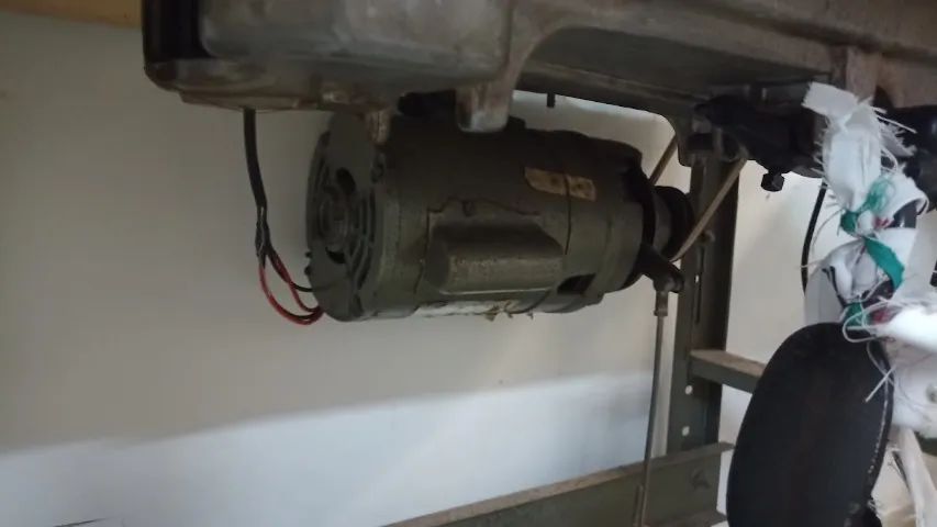 Máquina costura reta Singer industrial - Foto 4