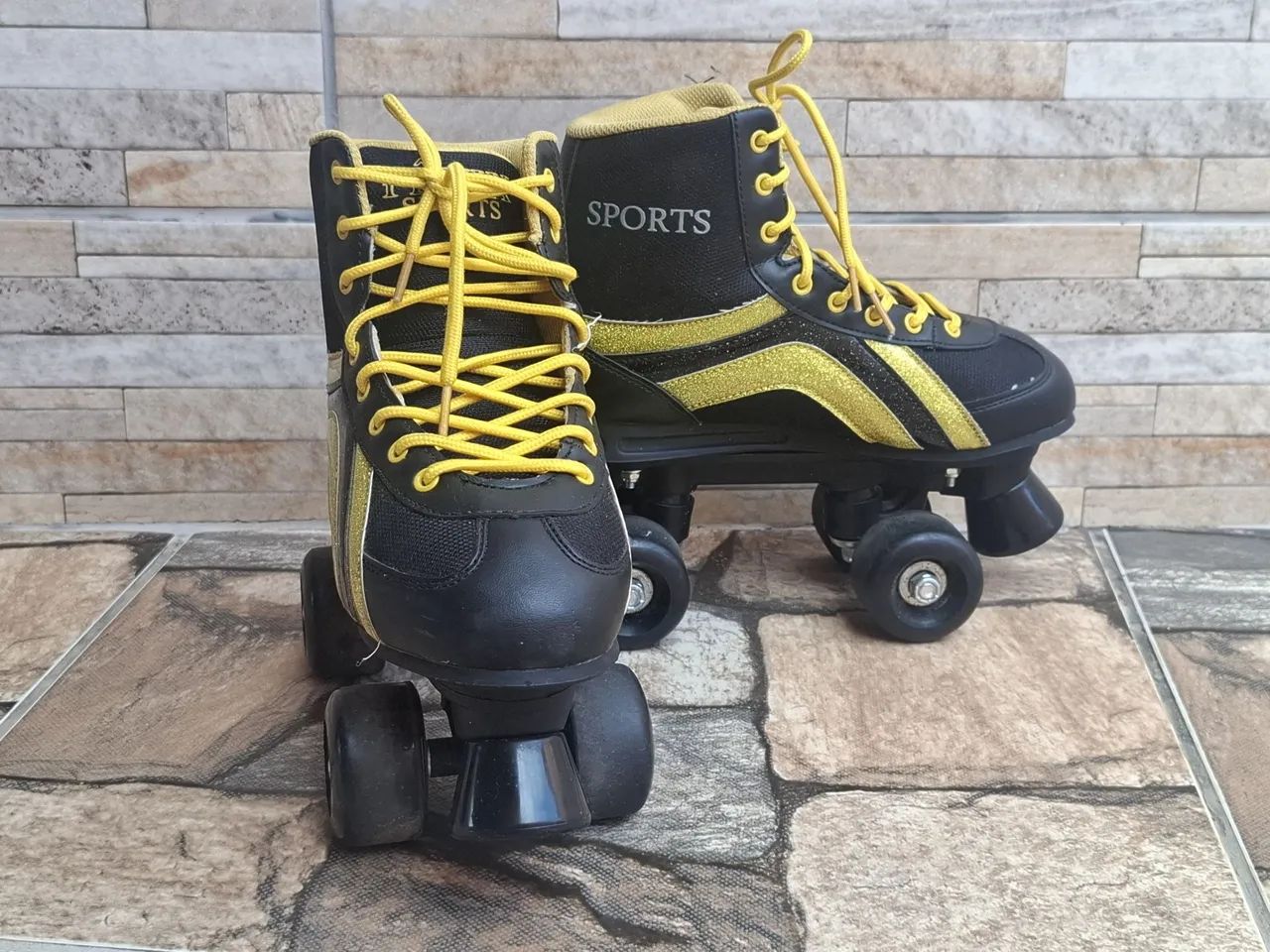 Patins de quatro rodas/Roller Skate Seminovo, tamanho 36/37 - Foto 4