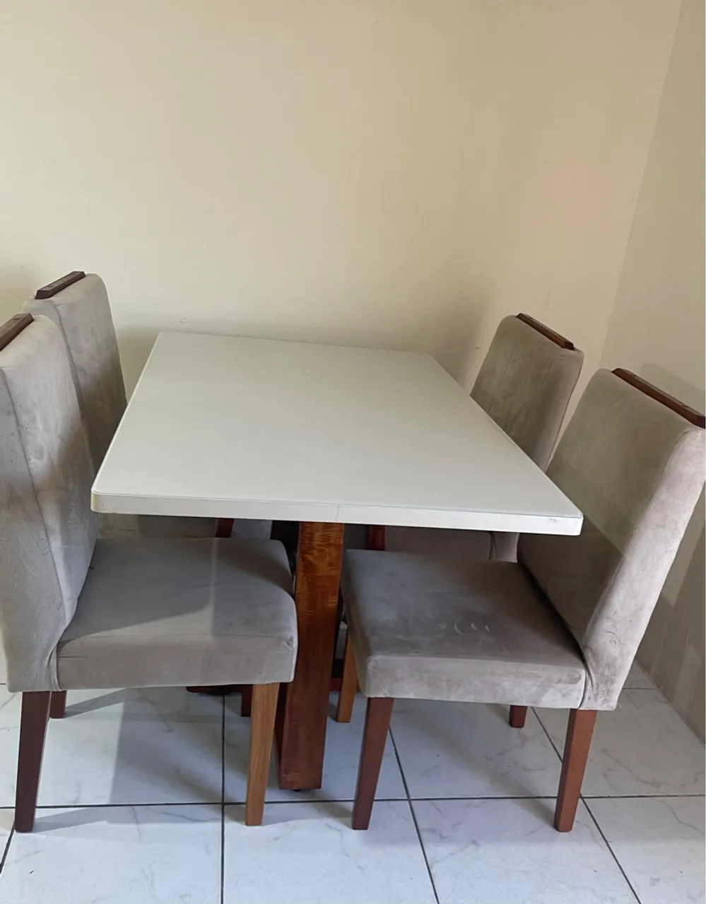 Mesa de Jantar 4 Cadeiras