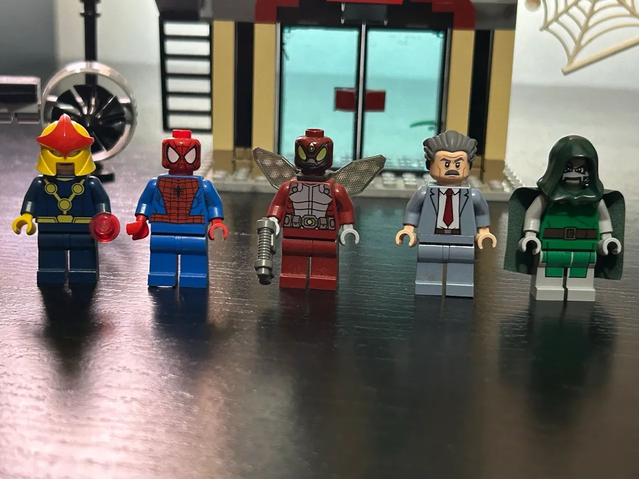 LEGO Spider-Man Homem Aranha Daily Bugle Raro 76005 Dr Doom Nova J Jonah Jameson - Foto 2