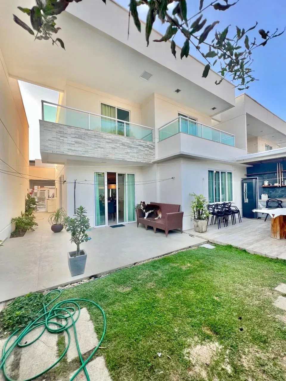 linda casa duplex com 4 quartos mobiliado com energia solar