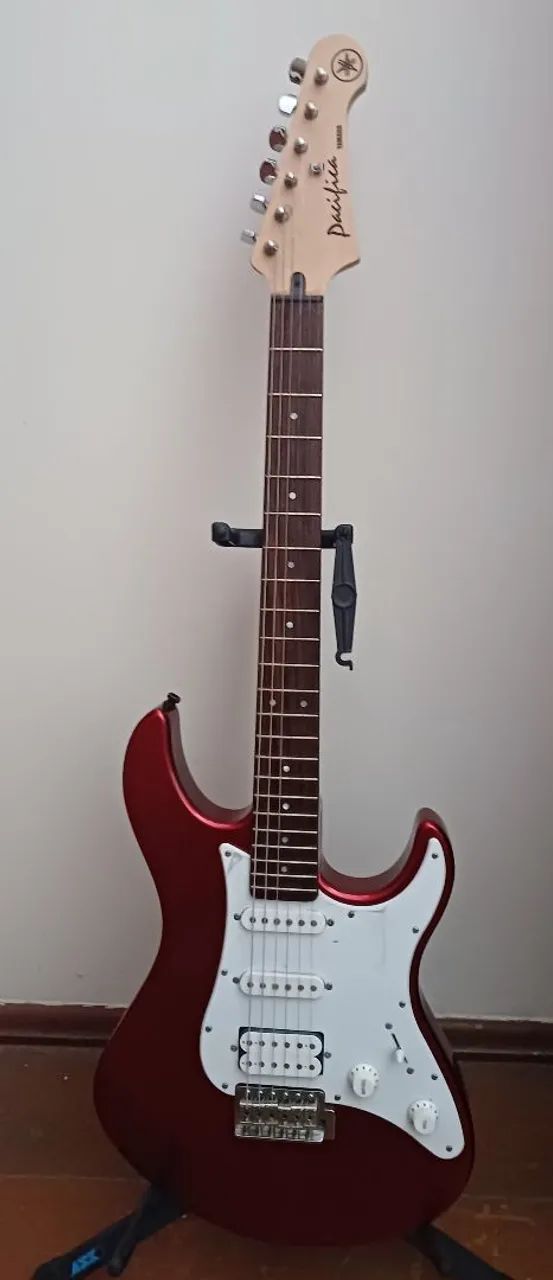 Guitarra Elétrica Yamaha Pacifica 012