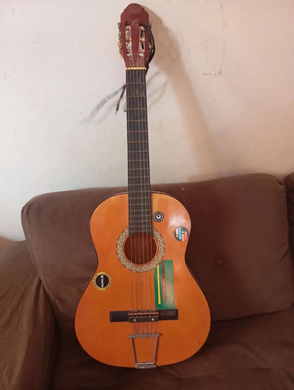 Violão com detalhes únicos