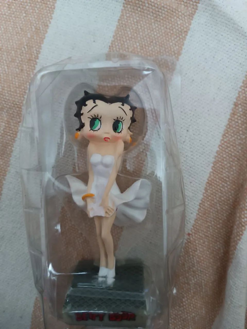 Boneca Betty Boop - versão Marilyn Monroe - coleção Salvat