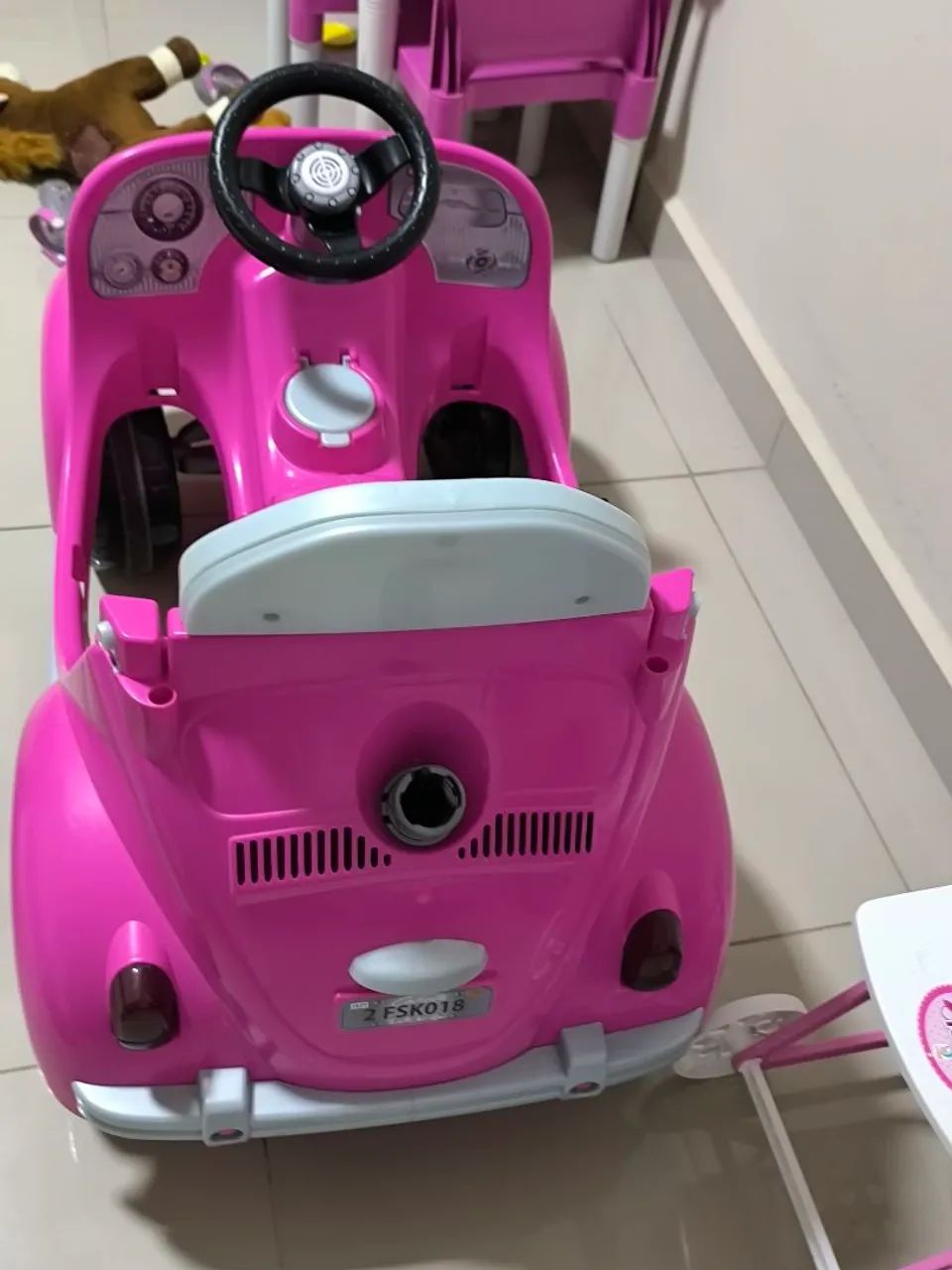 Carrinho de passeio infantil com pedal e haste empurrador  - Foto 4