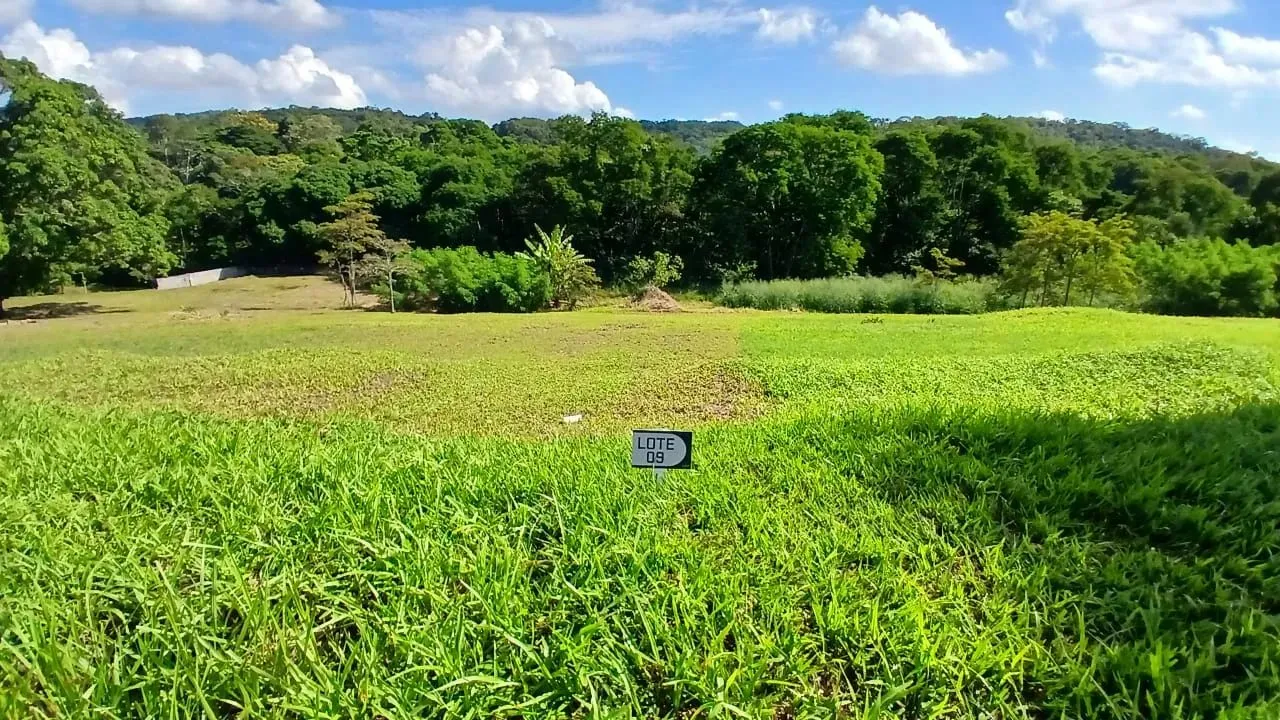 Terrenos em condomínio fechado com infraestrutura de lazer completa