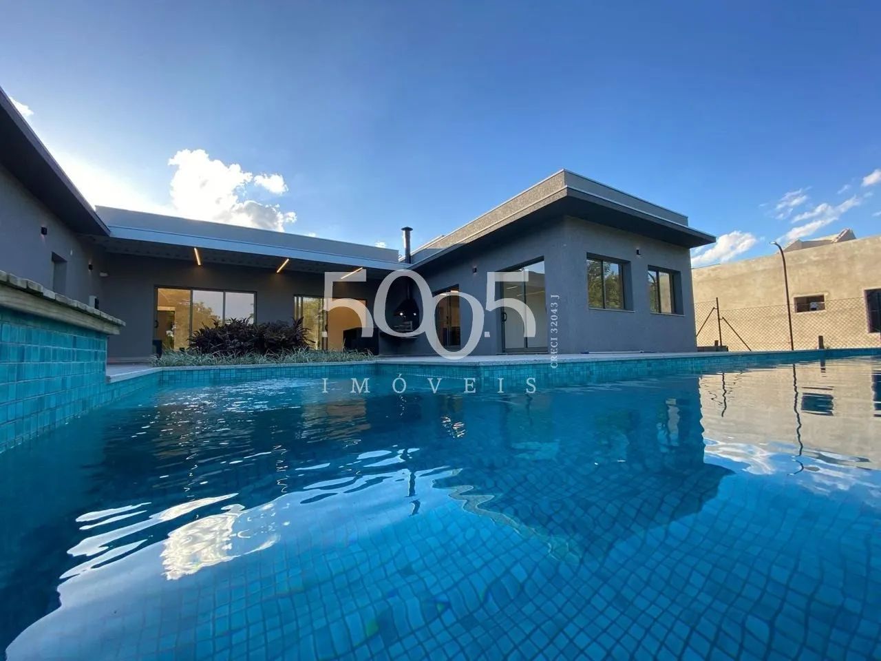 Casa à venda no Condomínio Primavera com 480m² e 4 suítes
