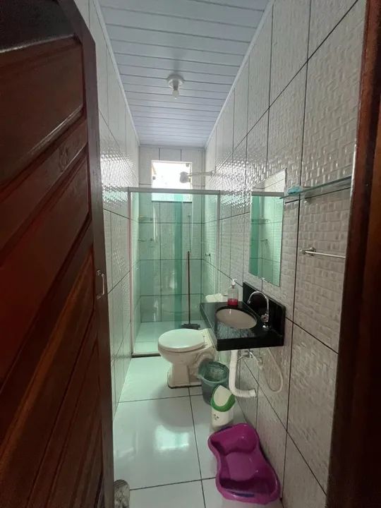 Casa com 4 quartos  sendo 3 suítes 4 banheiros