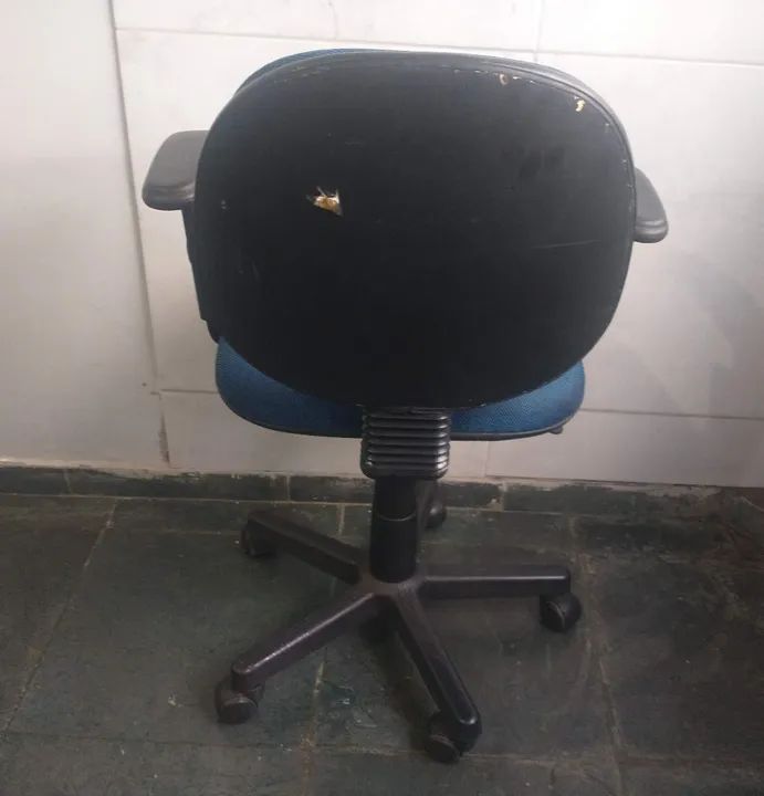 Cadeira de Escritório Giratória R$. 100, - Foto 4