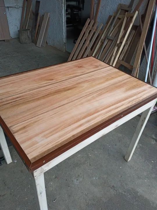 Mesa de Madeira com Tampo em Madeira Eucalipto Rosa 