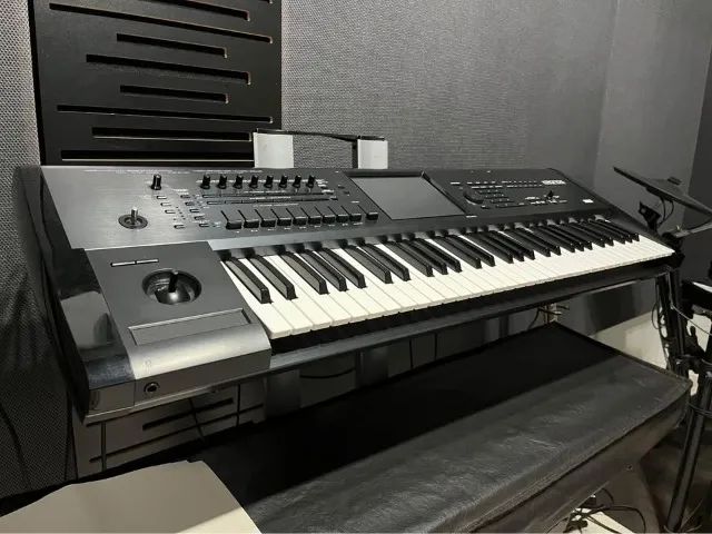 Korg kronos 61 + memoria expandida + sons do korg kronos 2 + SDD 120gb