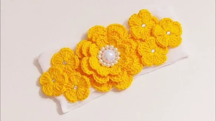 Laço de crochê infantil com flores - Foto 4