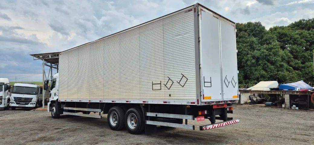 Ford cargo 2429, com baú de 10,20 mts. - Foto 3