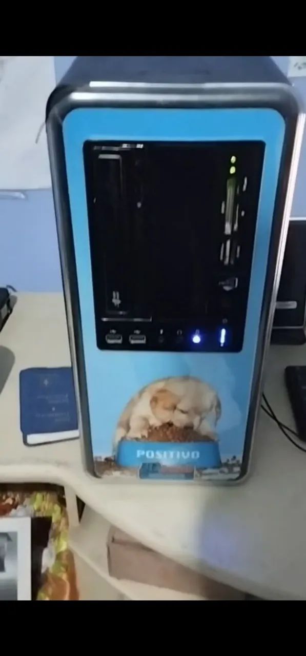 Computador Positivo com Design Personalizado