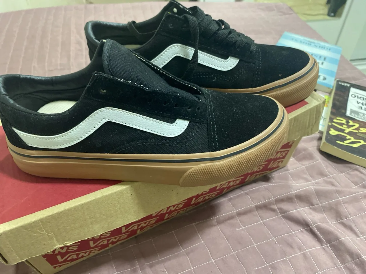 Tênis Vans Old Skool Preto com Sola Marrom