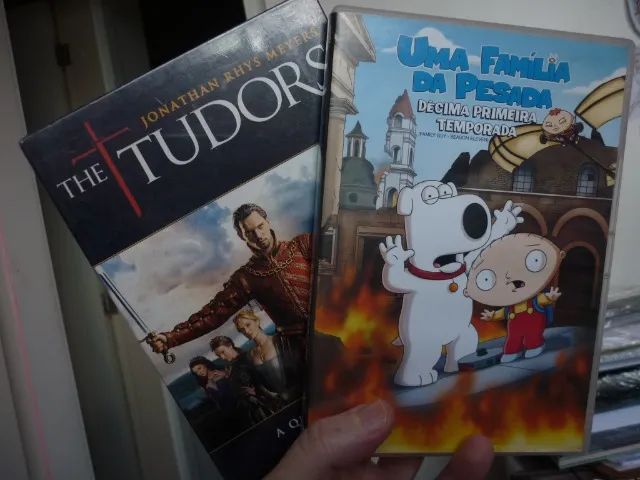 lote dvd: Tudors + family guy + Dvd duplo - Clint eastwood - tom cruise coleção  - Foto 3